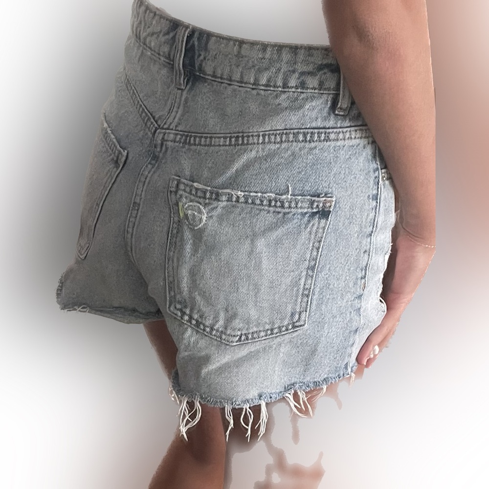 Zara Jean Shorts with Rips and Embroidered E - Picture 2 of 4